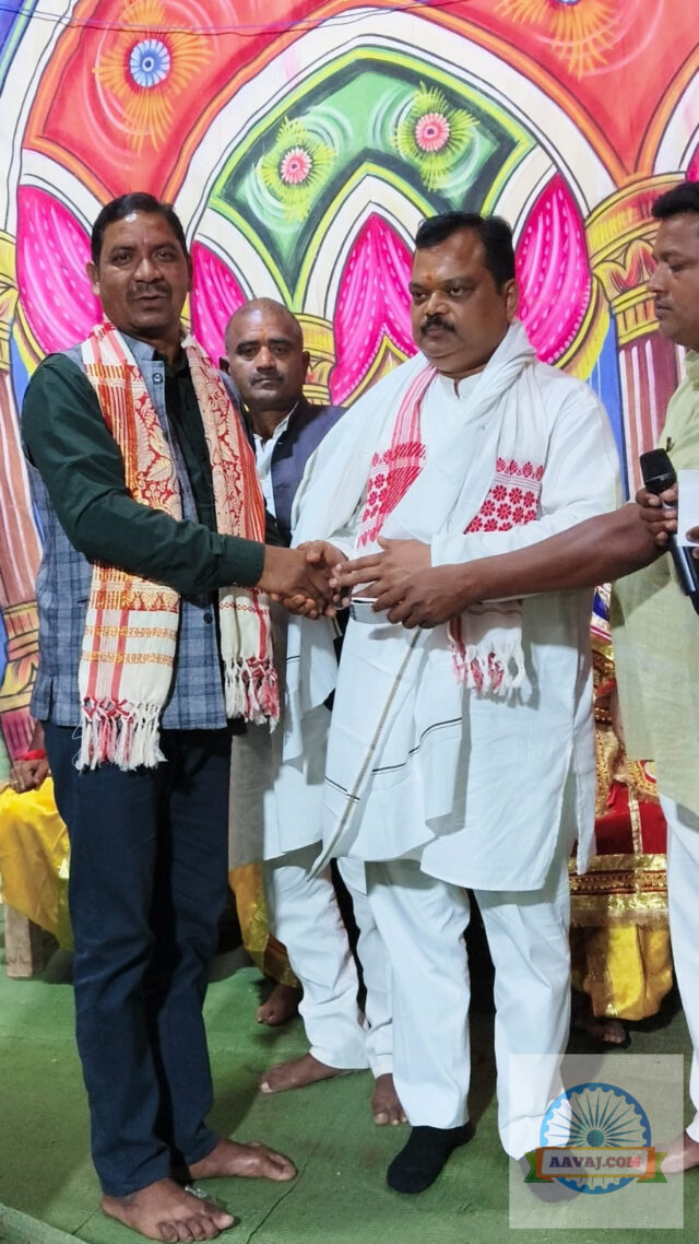 घघरी में रामलीला के 10वें दिन पहुंचे बसपा नेता संजय सिंह धुर्वे व पूर्व जिला पंचायत सदस्य ...
