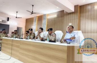 जौनपुर में एमएलसी चुनाव की तैयारियां तेज, डीएम-एसपी ने अधिकारियों को दिए निर्देश जौनपुर में एमएलसी चुनाव की तैयारियां तेज, डीएम-एसपी ने अधिकारियों को दिए निर्देश