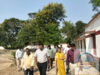 Jaunpur News परौवा पंचायत में सीडीओ का सख्त रुख, गंदगी पर सफाईकर्मी के निलंबन के निर्देश Jaunpur News परौवा पंचायत में सीडीओ का सख्त रुख, गंदगी पर सफाईकर्मी के निलंबन के निर्देश