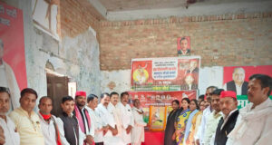 Jaunpur News सपा कार्यालय में महर्षि वाल्मीकि और संत नामदेव महाराज को किया नमन Jaunpur News सपा कार्यालय में महर्षि वाल्मीकि और संत नामदेव महाराज को किया नमन