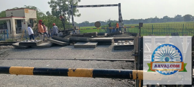 जौनपुर: रेलवे फाटक पर दो घंटे का ब्लॉक, राहगीरों को हुई परेशानी