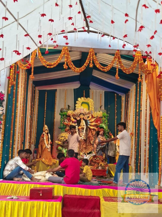 नव दुर्गा पूजा समिति, पूरालाल बाजार में पूरालाल की बड़ी महारानी के दर्शन के लिए उमड़े श्रद...