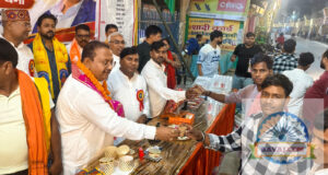शाहगंज में भरत मिलाप के दौरान सामाजिक संगठनों ने की श्रद्धालुओं की सेवा, चाय-पानी और चिकित… शाहगंज में भरत मिलाप के दौरान सामाजिक संगठनों ने की श्रद्धालुओं की सेवा, चाय-पानी और चिकित...