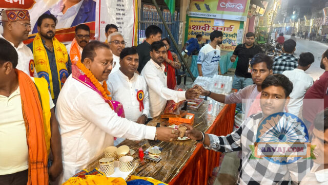 शाहगंज में भरत मिलाप के दौरान सामाजिक संगठनों ने की श्रद्धालुओं की सेवा, चाय-पानी और चिकित... शाहगंज में भरत मिलाप के दौरान सामाजिक संगठनों ने की श्रद्धालुओं की सेवा, चाय-पानी और चिकित...